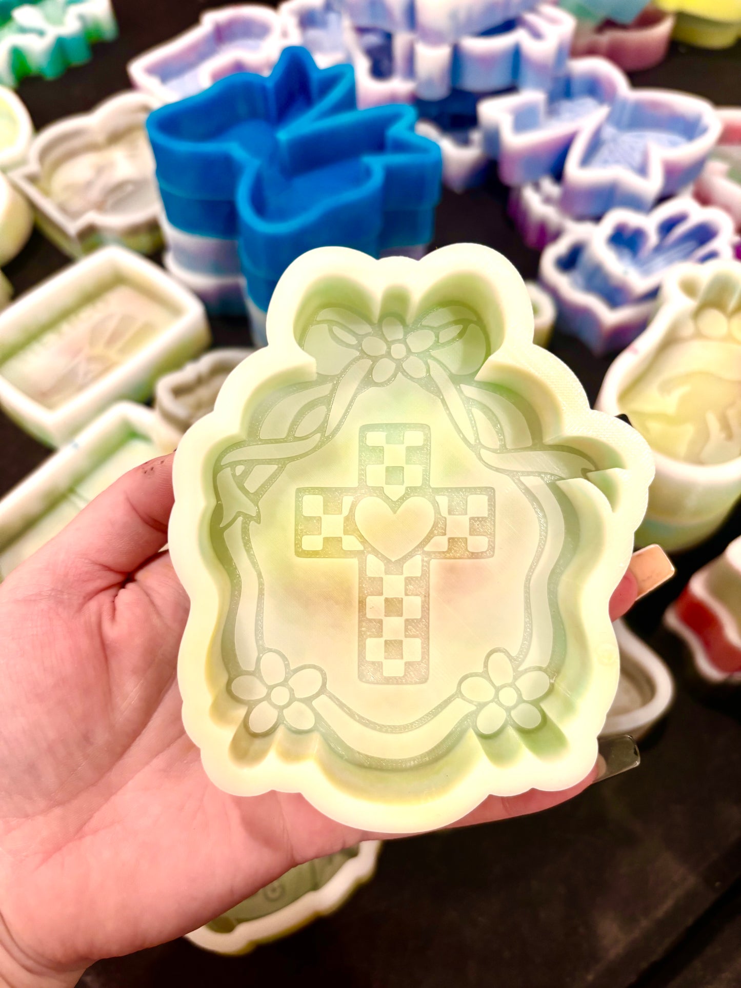 Oval Checkered Cross Frame Silicone Mold
